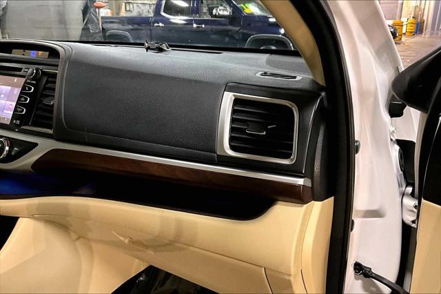 used 2015 Toyota Highlander car, priced at $20,997
