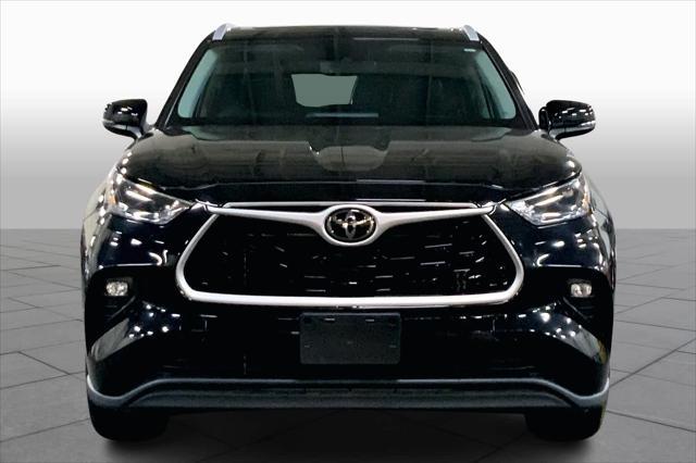 used 2022 Toyota Highlander car, priced at $37,997