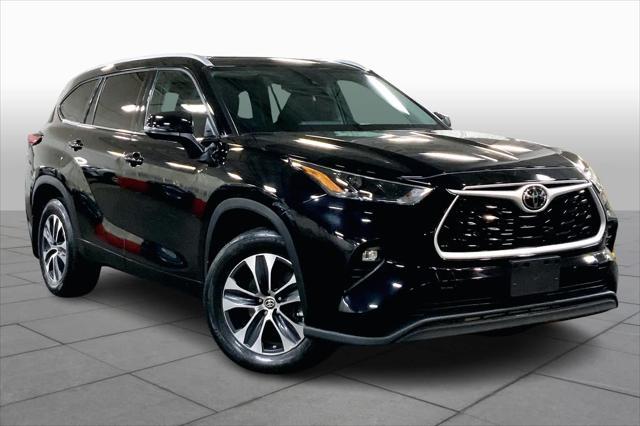 used 2022 Toyota Highlander car, priced at $37,997