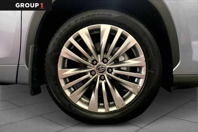 used 2023 Toyota Highlander car, priced at $49,997