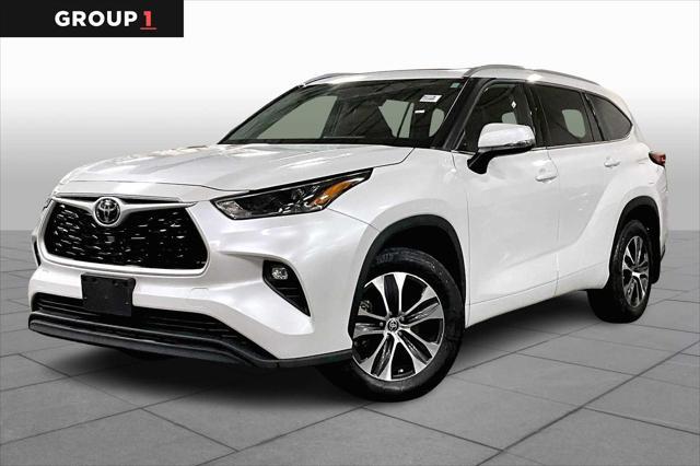 used 2022 Toyota Highlander car, priced at $39,997