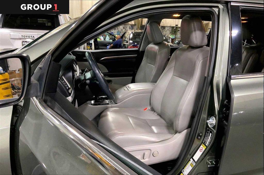 used 2016 Toyota Highlander car, priced at $21,499