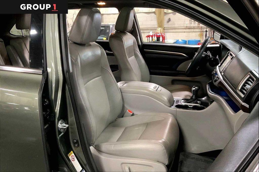 used 2016 Toyota Highlander car, priced at $21,499