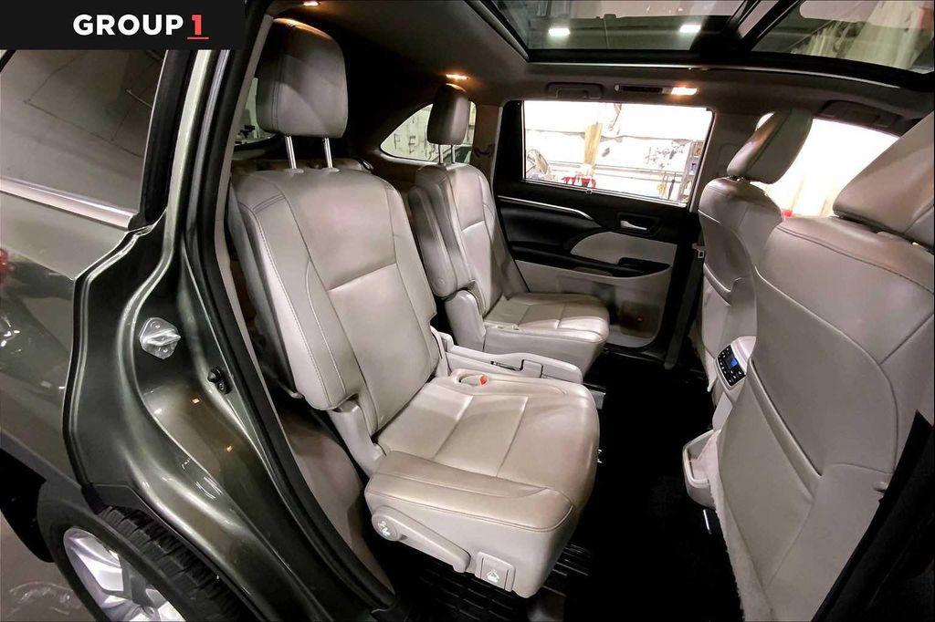 used 2016 Toyota Highlander car, priced at $21,499