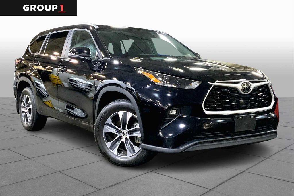 used 2024 Toyota Highlander car, priced at $44,997