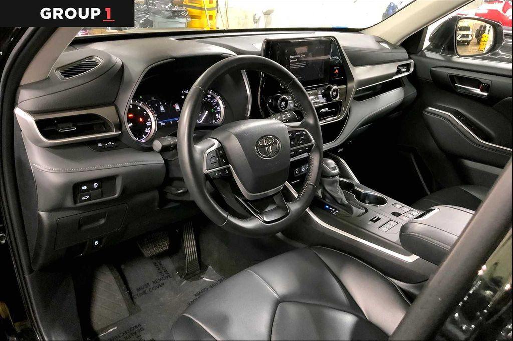 used 2024 Toyota Highlander car, priced at $44,997