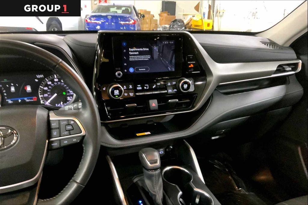 used 2024 Toyota Highlander car, priced at $44,997