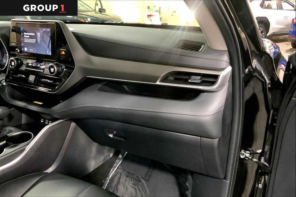 used 2024 Toyota Highlander car, priced at $44,997