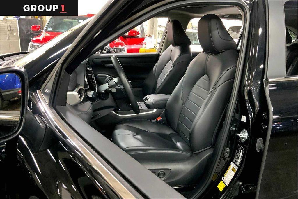 used 2024 Toyota Highlander car, priced at $44,997