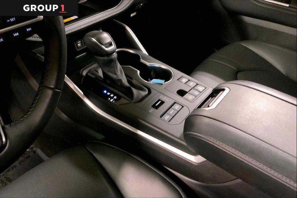 used 2024 Toyota Highlander car, priced at $44,997