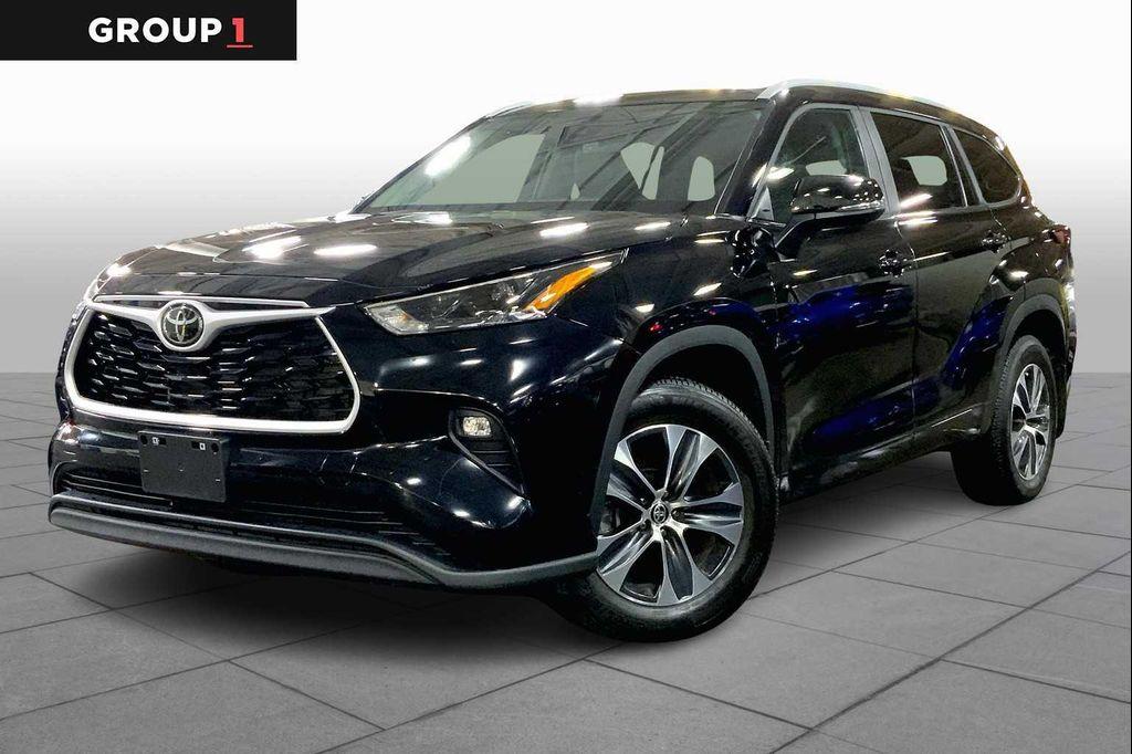 used 2024 Toyota Highlander car, priced at $44,997