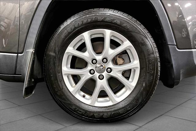 used 2014 Jeep Cherokee car, priced at $13,397