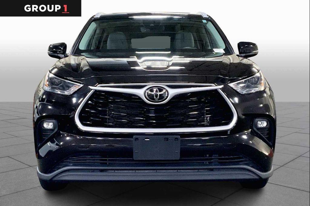 used 2022 Toyota Highlander car, priced at $37,717