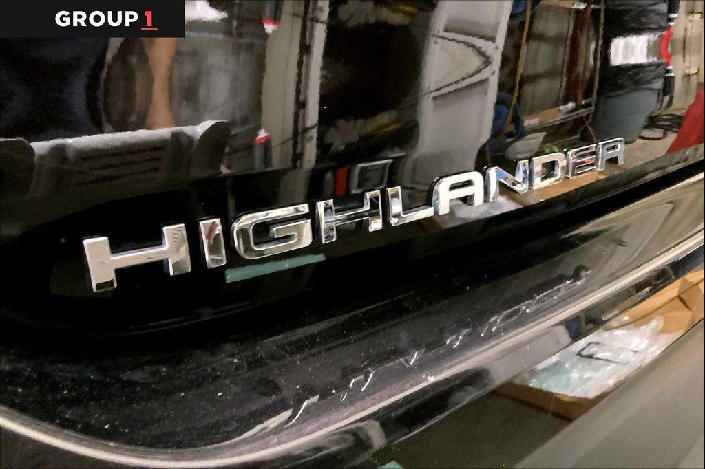 used 2022 Toyota Highlander car, priced at $37,717