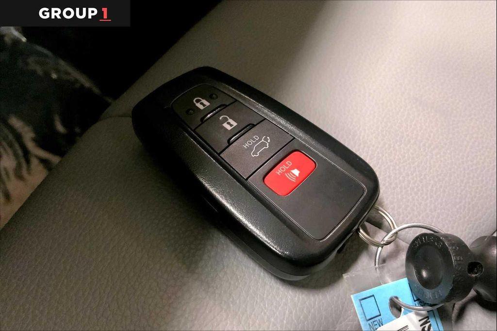 used 2022 Toyota Highlander car, priced at $37,717