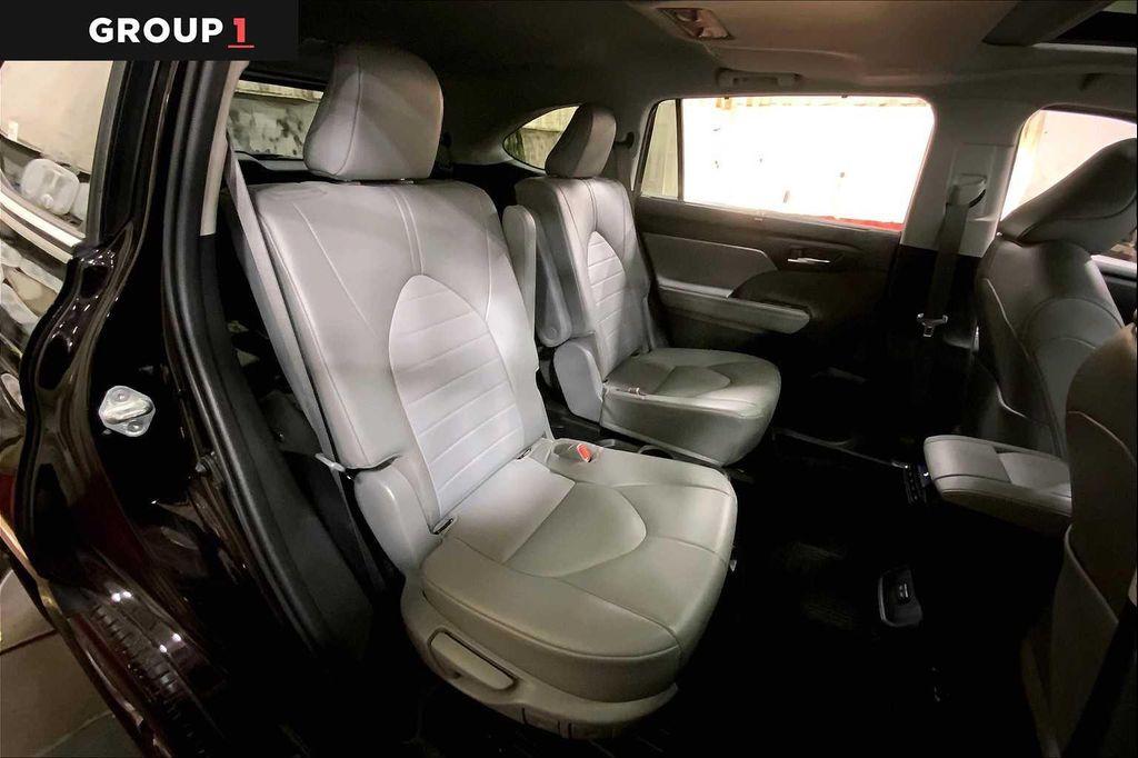 used 2022 Toyota Highlander car, priced at $37,717