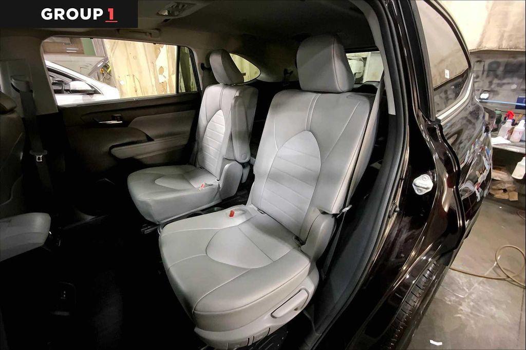 used 2022 Toyota Highlander car, priced at $37,717