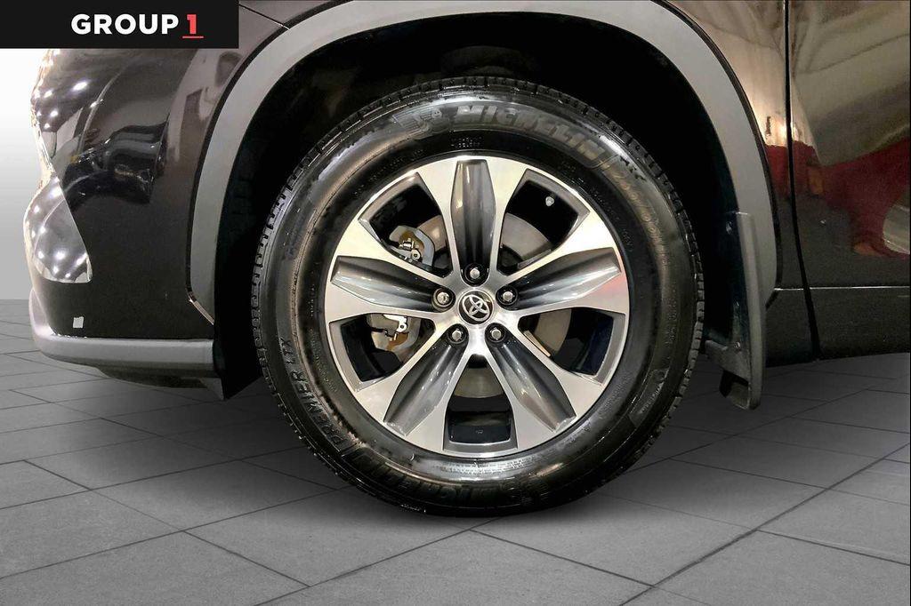 used 2022 Toyota Highlander car, priced at $37,717