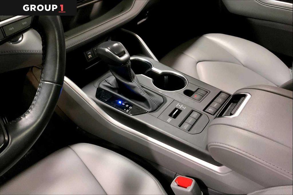 used 2022 Toyota Highlander car, priced at $37,717