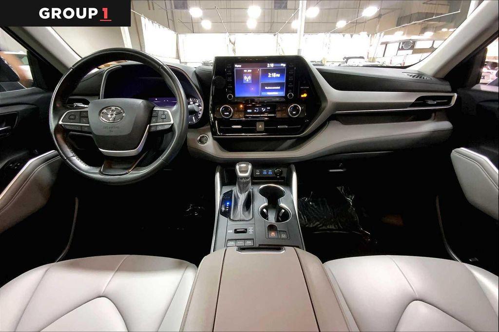 used 2022 Toyota Highlander car, priced at $37,717