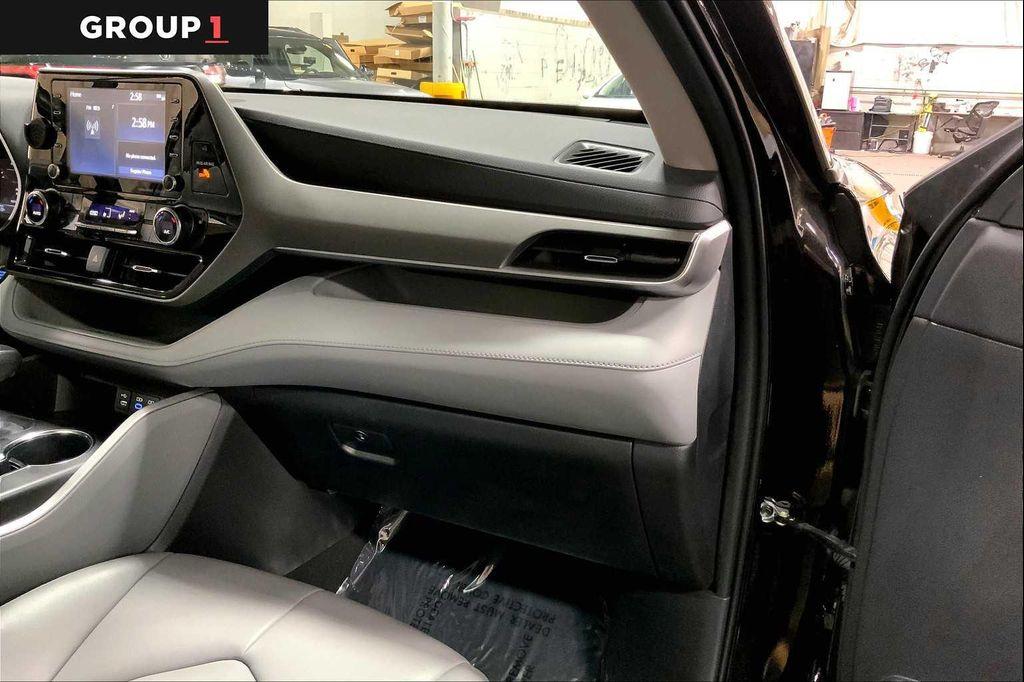 used 2022 Toyota Highlander car, priced at $37,717