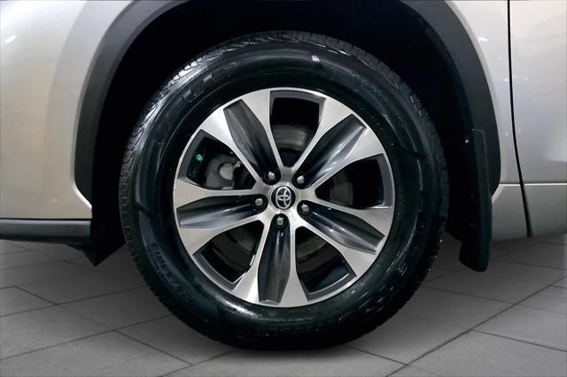 used 2022 Toyota Highlander car, priced at $35,404