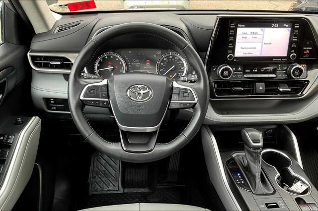used 2022 Toyota Highlander car, priced at $35,404