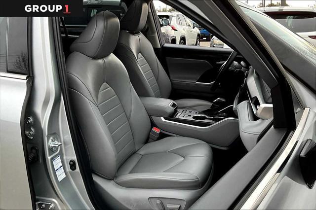 used 2022 Toyota Highlander car, priced at $33,732