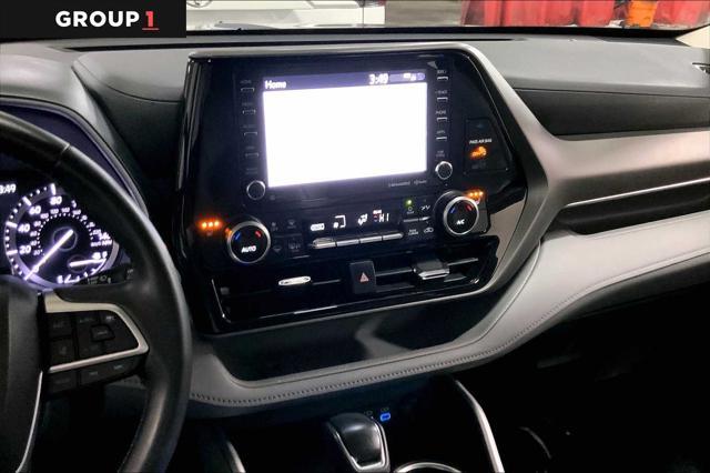 used 2022 Toyota Highlander car, priced at $33,732