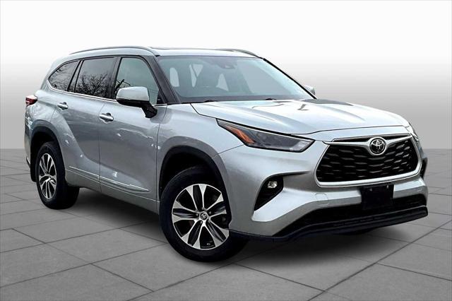 used 2022 Toyota Highlander car, priced at $35,404