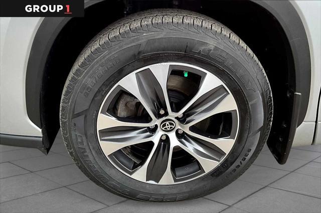 used 2022 Toyota Highlander car, priced at $33,732