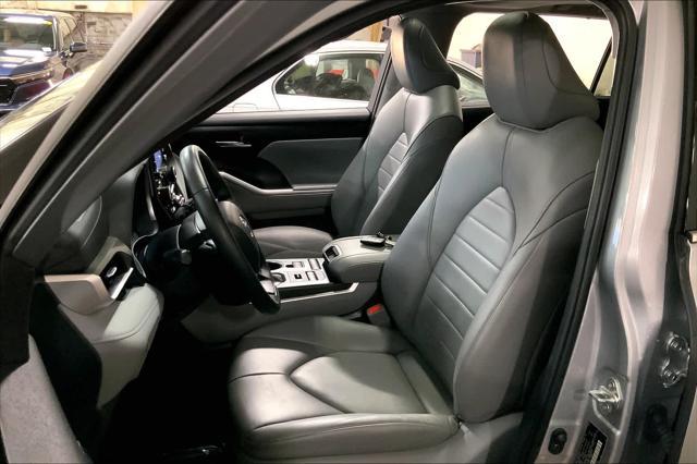 used 2022 Toyota Highlander car, priced at $35,404
