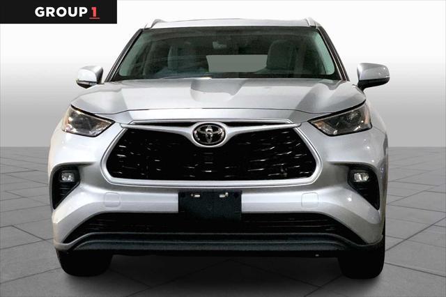 used 2022 Toyota Highlander car, priced at $33,732