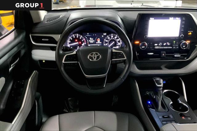 used 2022 Toyota Highlander car, priced at $33,732
