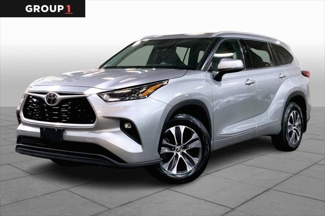 used 2022 Toyota Highlander car, priced at $33,732
