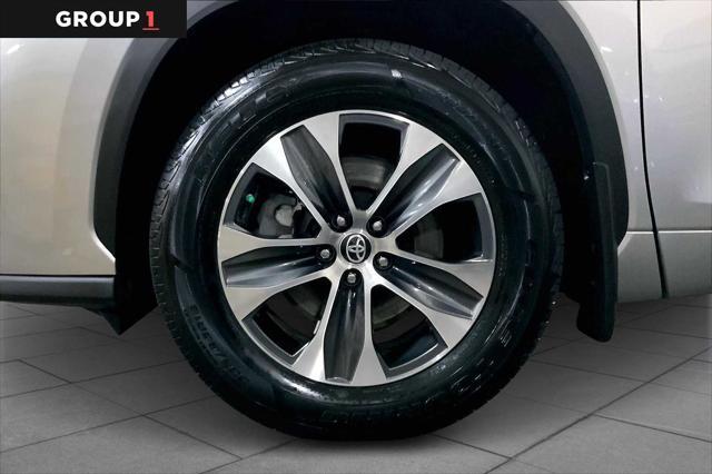 used 2022 Toyota Highlander car, priced at $33,732
