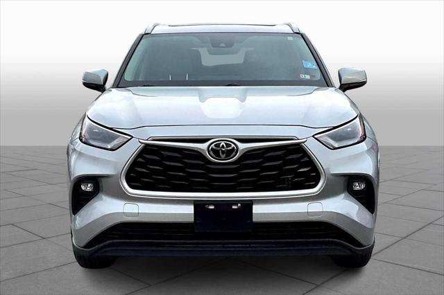 used 2022 Toyota Highlander car, priced at $35,404