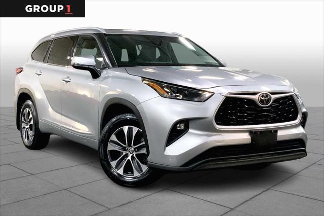 used 2022 Toyota Highlander car, priced at $33,732