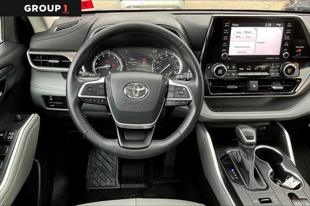 used 2022 Toyota Highlander car, priced at $33,732