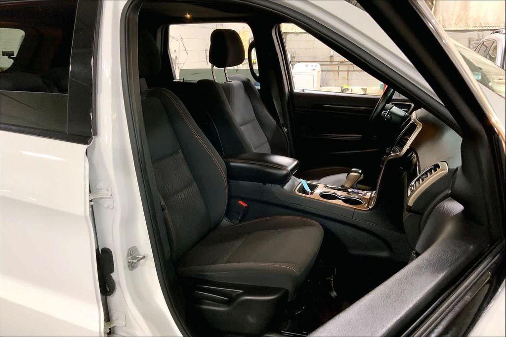 used 2016 Jeep Grand Cherokee car, priced at $15,587