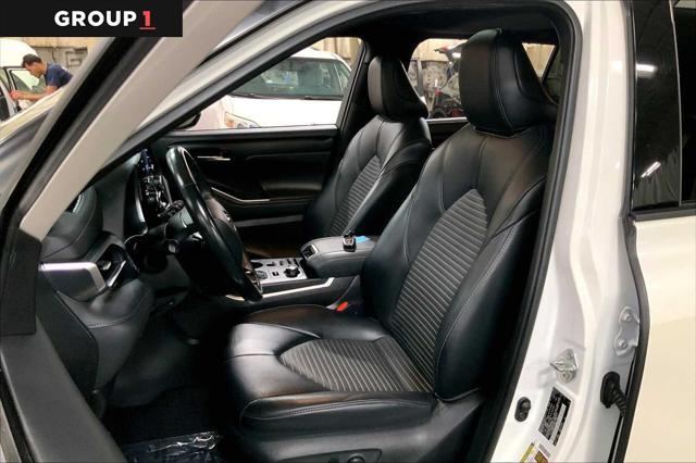 used 2021 Toyota Highlander car, priced at $34,447