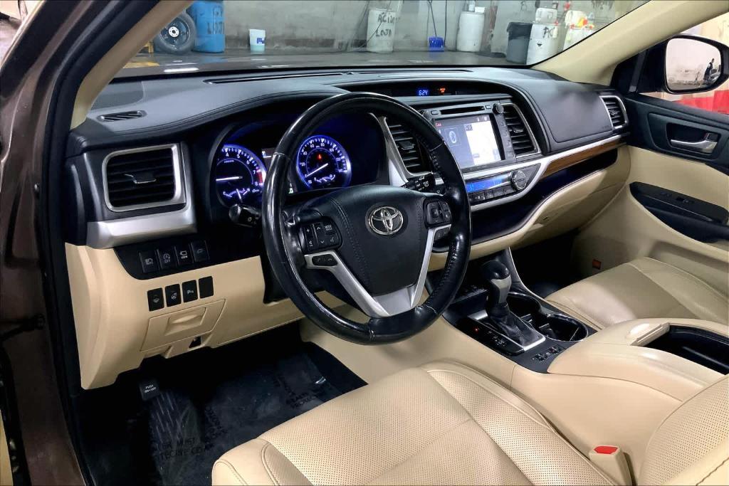 used 2018 Toyota Highlander car, priced at $25,509