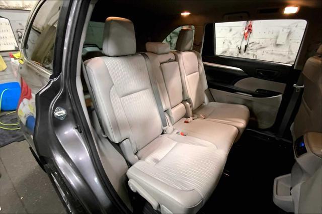 used 2015 Toyota Highlander car, priced at $19,247
