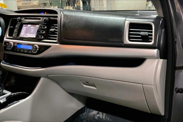 used 2015 Toyota Highlander car, priced at $19,247