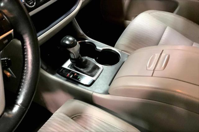 used 2015 Toyota Highlander car, priced at $19,247