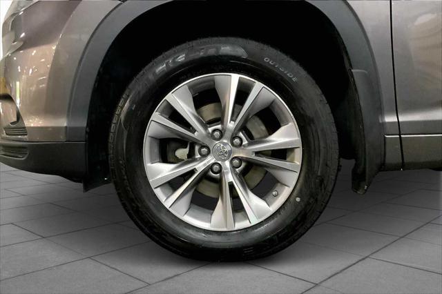 used 2015 Toyota Highlander car, priced at $19,247
