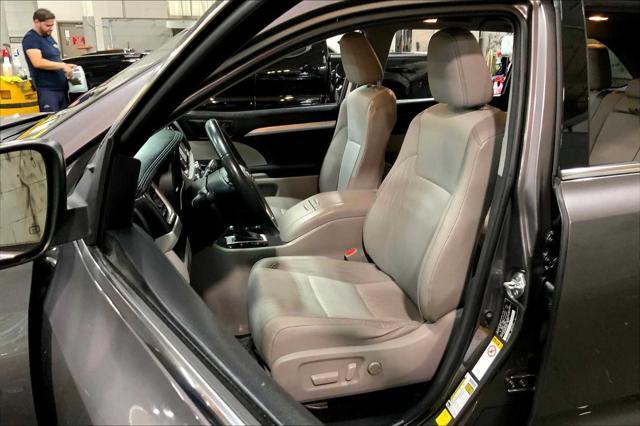 used 2015 Toyota Highlander car, priced at $19,247