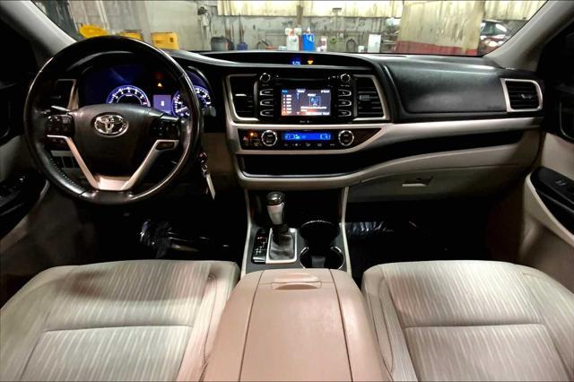 used 2015 Toyota Highlander car, priced at $19,247