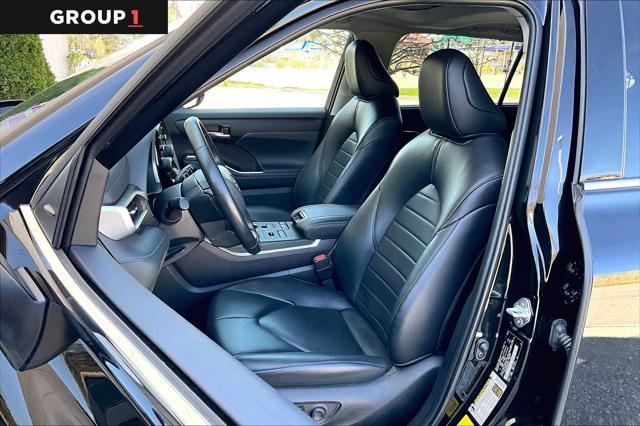 used 2022 Toyota Highlander car, priced at $38,167