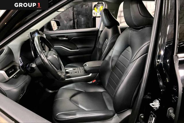 used 2022 Toyota Highlander car, priced at $38,167